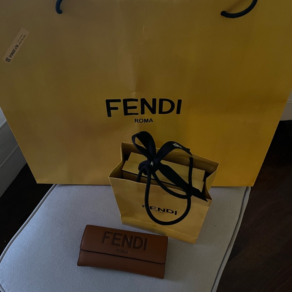Fendi wallet color brown